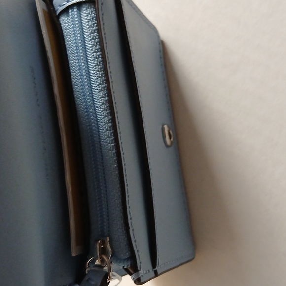 Michael Kors Sky Blue Leather Glap Wallet NWT - Picture 8 of 9